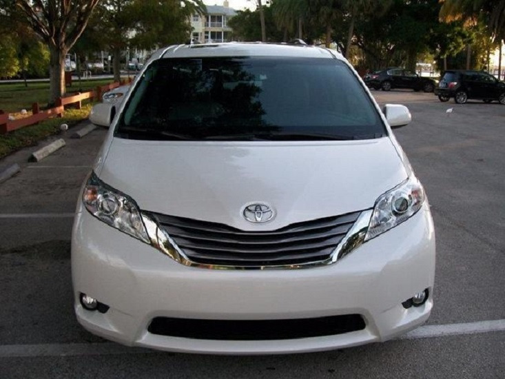 Toyota sienna dubai